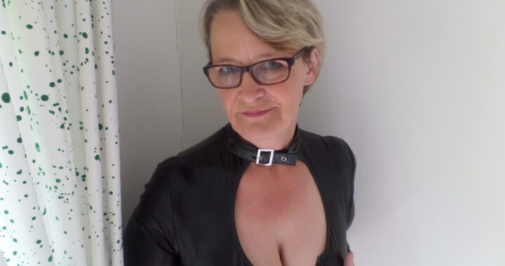 Porn Girl - DiereifeBea aus 24xxx Laboe ich mag 69, Dirtytalk, Analsex, Sexspielzeuge, Gegenstände einführen, Tittenfick, Deepthroating (Hardcore Blasen), Rimming (Polecken), Face-Sitting