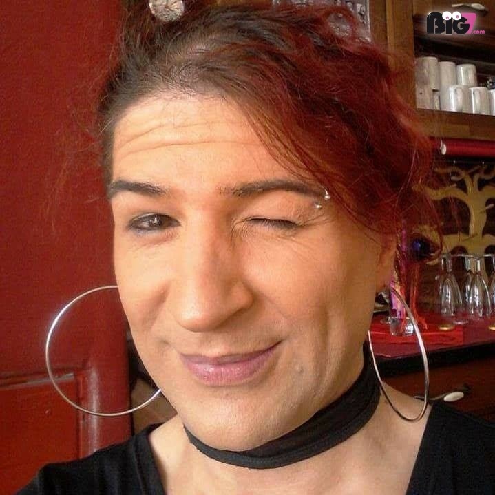 Julesoil - Zungen-Analsex passiv, Zeigen in der Öffentlichkeit, Sexspielzeuge, Sex-Parties, Natursekt aktiv, High Heels, Gruppensex, Gesichtsbesamung, Fuß-Fetisch, Face-Sitting, Dreier, Analsex, 69