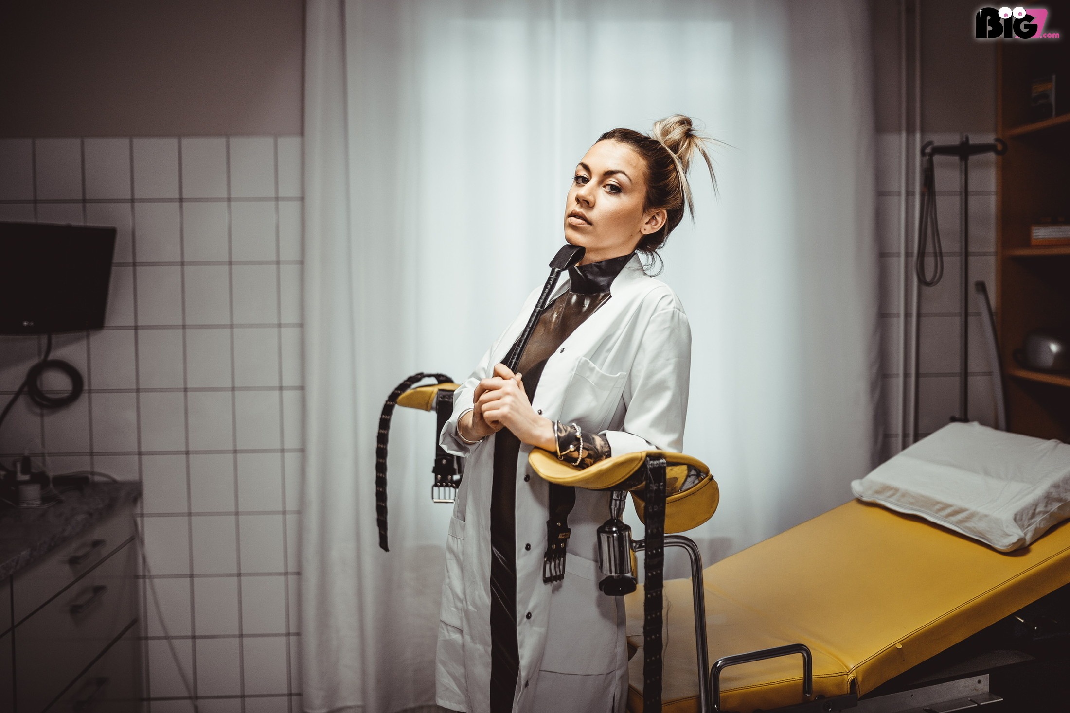 MissJenniferCane - Video, Sexuelle Orientierung, selbst, Sage, Rollenspiele, Reizstrom, Rasur, Patient, Nylon, NS, Nadeln, MP4, Latex, Ich, Heiß, Haarfarbe, Gummi, Frau, Fetisch, deutsch, blond, Bad, Augenfarbe, Analdehnung, ALS