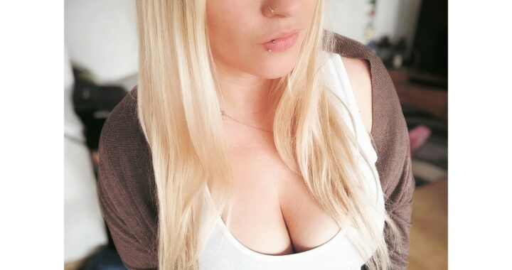 Porn Girl - Minaa aus 33xxx ich mag 69, Dirtytalk, Zungen-Analsex aktiv, Sexspielzeuge, Tittenfick, Gesichtsbesamung, Große Schwänze, Rollenspiele, Doppelte Penetrationen, High-Heels, Fuß-Fetisch, Lack,Leder, Latex, Doktor-Spiele, Maskenspiele