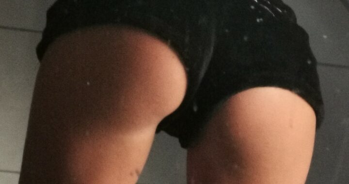 Porn Girl - Ywonne aus 50xxx Köln ich mag 69, Dirtytalk, Sexspielzeuge, Große Schwänze, High-Heels