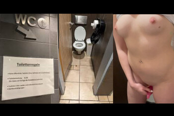 Geiler Dildofick auf MC Donalds Toilette