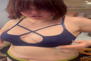 Franny zeigt ihre neue Unterwaesche fuer neu gemachten Titties