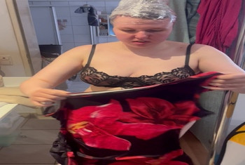 Kleideranprobe mit Franny