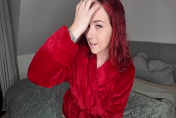 Frisch aus der heißen Dusche, Haare noch tropfnass, die Haut glüht und meine Pussy ….