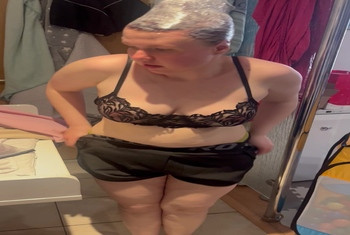 Franny probiert ihre Onlinebestellung
