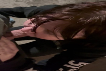 Outdoor deepthroat in der Nacht