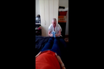 Sexy Nylonfüsse der Oma am Nachmittag