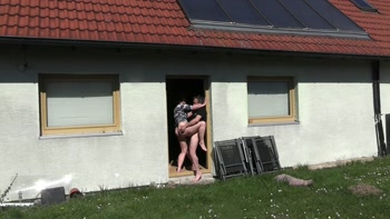 Absolut dreist in der offenen Tür gefickt!