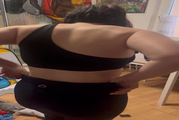 Franny probiert neue Leggins an