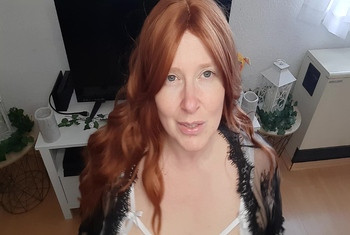 Ich knie vor dir und möchte deine Ficksahne im Gesicht