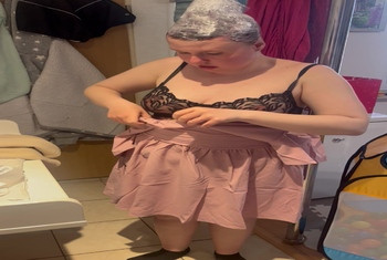 Fanny probiert neue Kleider an Teil3
