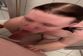 18years old teen takes an shower and sucks