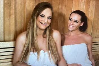 Spass öffentlich in der SAUNA !!