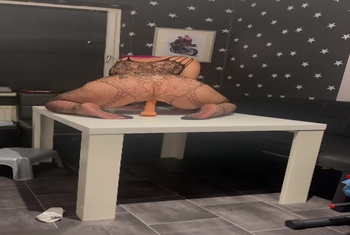 Saugnapfdildo auf dem Tisch