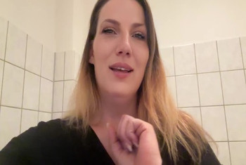 Beim Arzt auf der Toilette besorgt! So habe ich mir die Wartezeit geil gestaltet!!