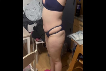 Franny probiert ihre neue Bestellung