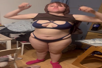 Franny probiert ihre Onlinebestellung teil2
