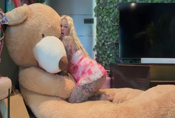 Mein Teddy fickt mich!!