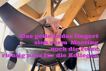Geiles Luder fingert sich vorm Meeting noch die Fotze nass